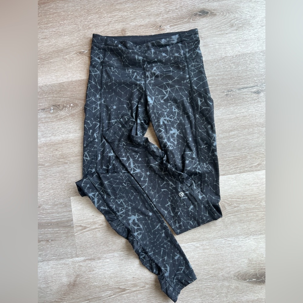 Lululemon legging.